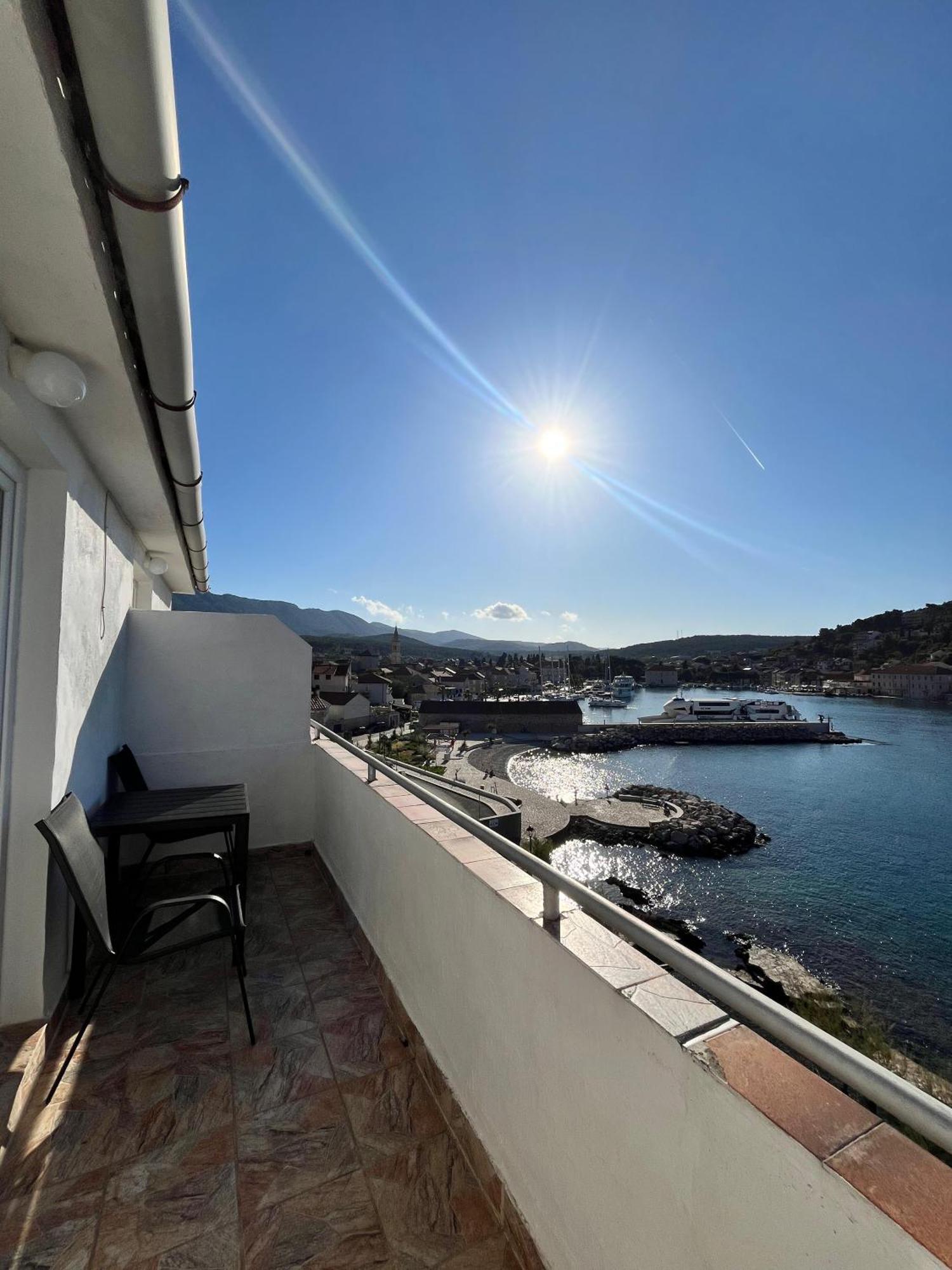 Apartments Peronja Jelsa Seafront Экстерьер фото